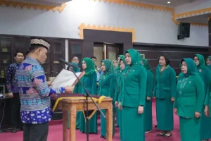 Dukung Pemberdayaan Keluarga, Wali Kota Lantik TP PKK Kota Metro Periode 2025-2030