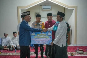 Safari Ramadhan, Wali Kota Metro Berikan Bantuan ke Masjid Abu Bakar Ash-Shidiq Metro Timur