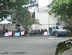 Warga Metro Gelar Aksi Unjuk Rasa Desak Penonaktifan Sementara Ketua DPRD Terkait Dugaan Perselingkuhan